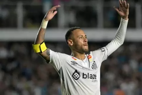 نيمار يتألق ويقود سانتوس للفوز على جوفينتود بالدوري البرازيلي